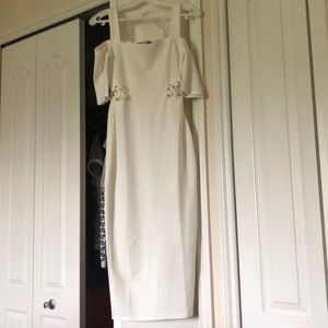 White dress NWOt Sz 4 Strap neck line with sleeves